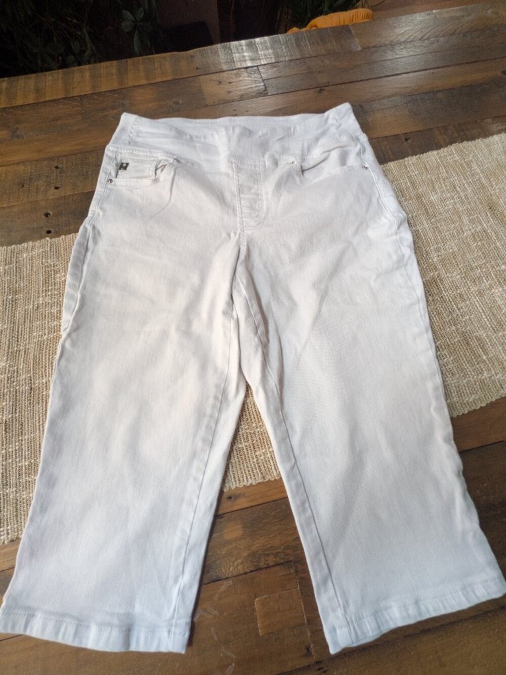 belle kim gravel white jean capri pull on size 10 #363